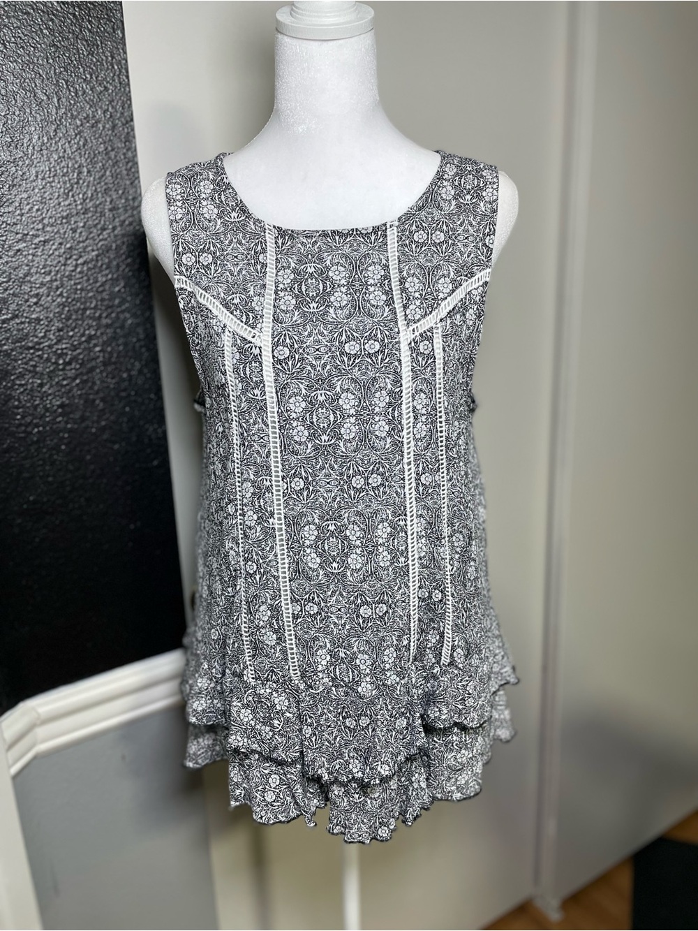 GNW Black and White Printed Ruffle Tier Tank